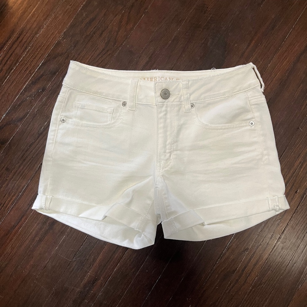 White American Eagle Midi Shorts size 6